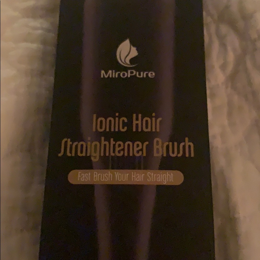 Ionic hair straightening brush
